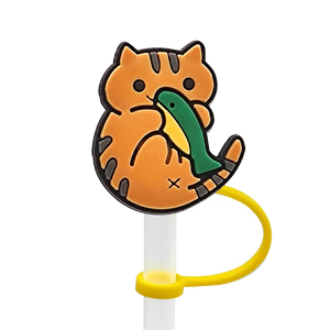 Chat avec poisson couvre paille