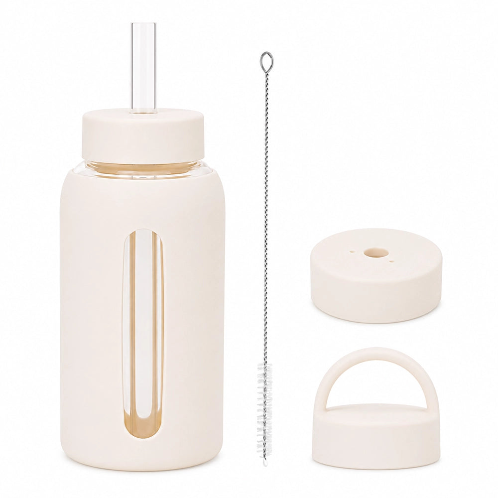 gourde en verre avec paille et protection silicone blanche